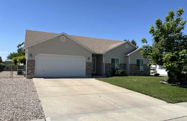 1645 W 25 N photos photos