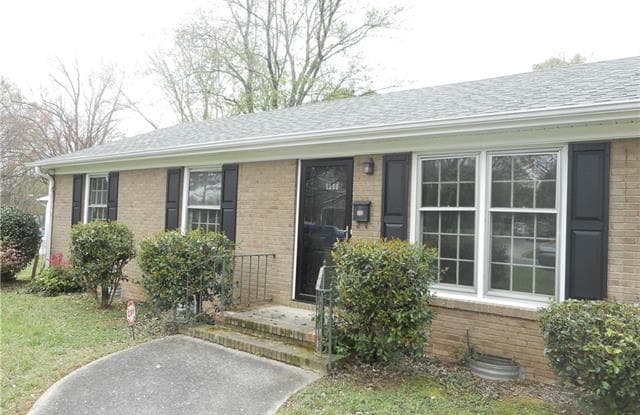 5500 Larchmont Ave - 5500 Larchmont Avenue, Charlotte, NC 28215