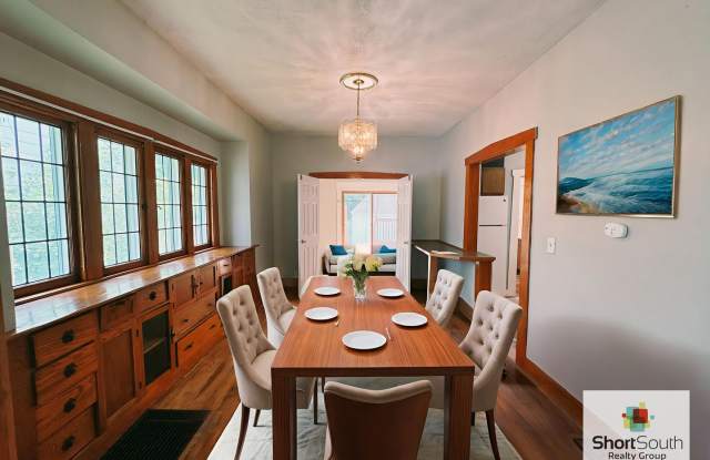 4 bed 2 bath Single Family Home Gallery 3