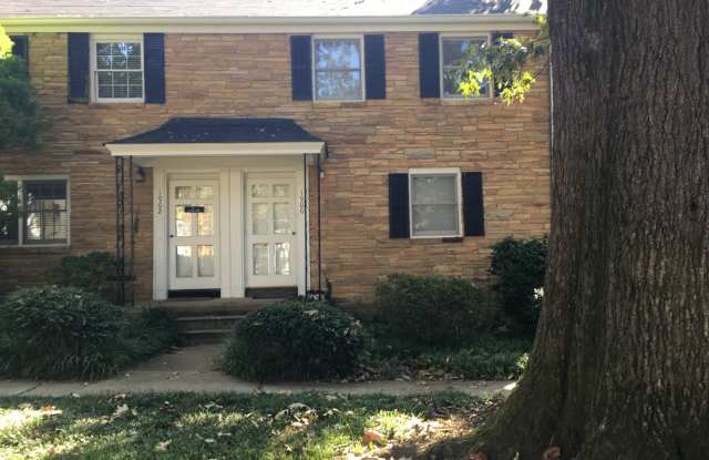 Lovely 2 Bedroom with 1.5 Bath located in Village District | Water Included photos photos