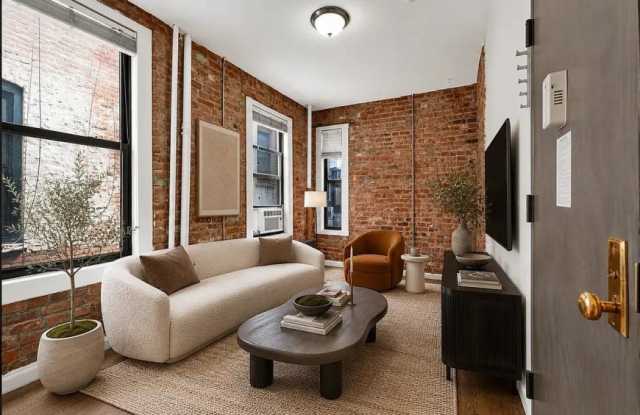 250 Broome Street Gallery 1