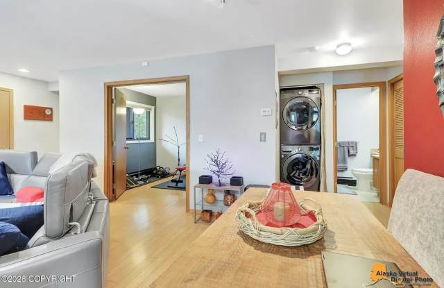 RARE FIND! Amazing 2 bed/2 bath Condo w/ in unit laundry + garage in highly requested neighborhood Gallery 4
