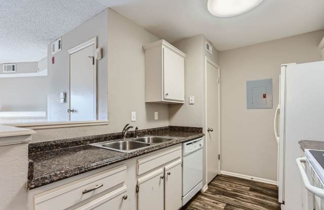 Cozy 1 bed 1 bath Condo Available Now! - 9510 East Florida Avenue, Arapahoe County, CO 80247