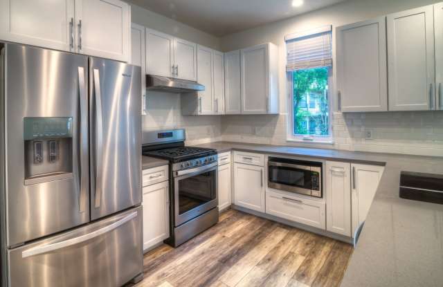 UT PRE-LEASE: Constructed August 2018, Luxury North Campus 3 bed / 3 bath home Gallery 4
