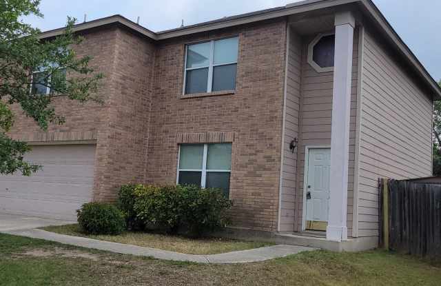 Great 4/2.5/2 Home with 2 Living  2 Formal Dining In NW San Antonio - 832 Clover Creek, San Antonio, TX 78245