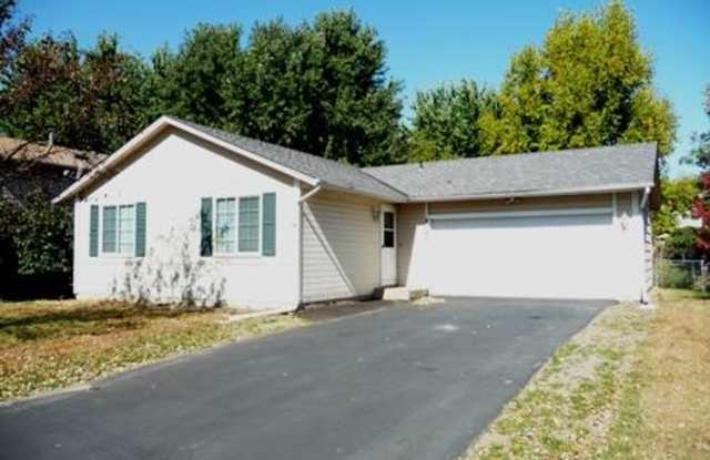 4042 W 137 1/2 St - 4042 137 1/2 Street, Savage, MN 55378
