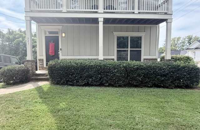 Spacious 5BR/5BA Athens Home with LVP Flooring & Stainless Steel Appliances Gallery 1