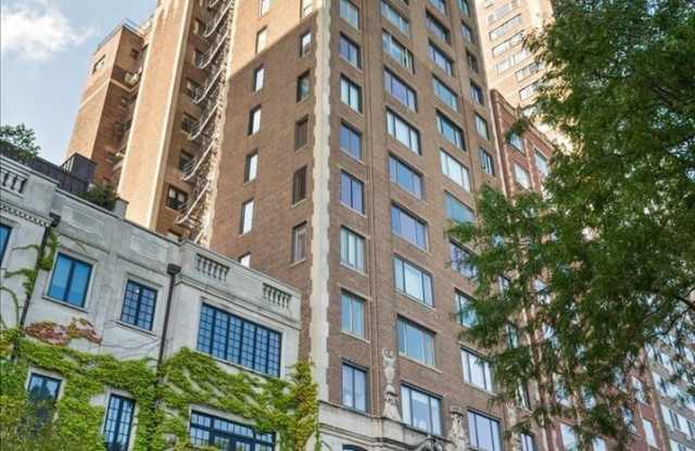 2130 N Lincoln Park W photos photos