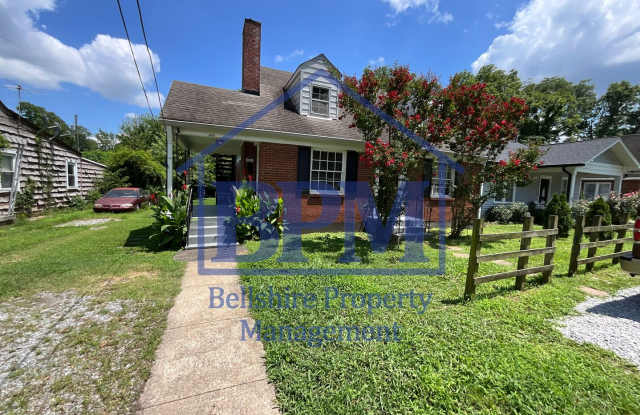 Spacious 3 Bed, 2 Bath Bottom-Floor Duplex – Minutes from Downtown Nashville! - 3214 Wingate Avenue, Nashville, TN 37211