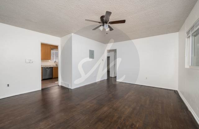 Charming 2 bed 1 bath duplex in downtown Colorado Springs Gallery 4