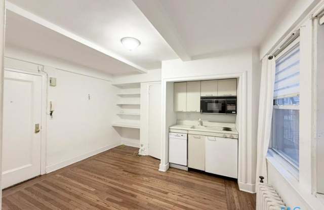 321 East 43rd Street Gallery 3