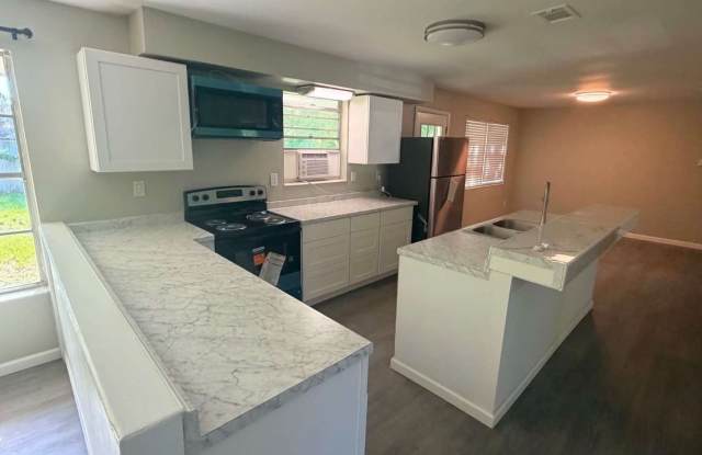 471 THERESA CT Gallery 3