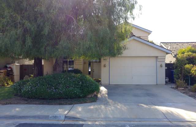 2-Story home in NE Fresno, Clovis Unified Schools, super clean! photos photos
