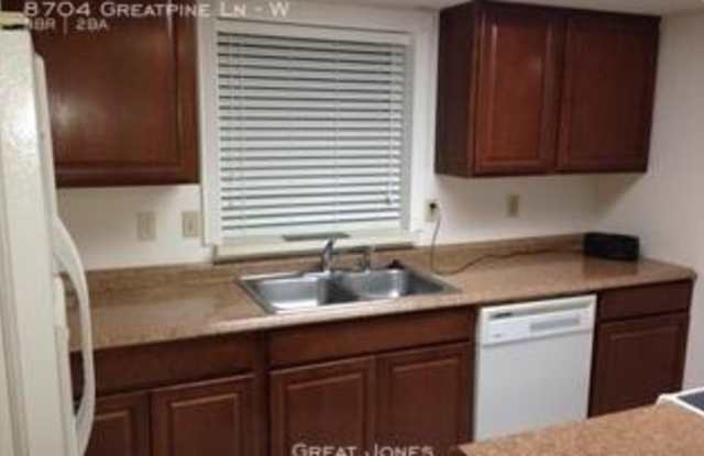 8704 Greatpine Ln Gallery 2