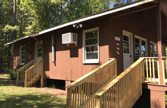 Lake Sinclair home available for 6 month lease - 330 Sinclair Road Southeast, Putnam County, GA 31024