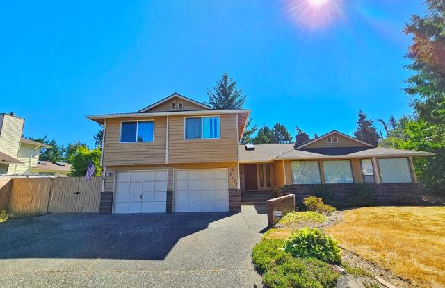 Charming 3 Beds 2.5 Baths Tri-Level Home in Mill Creek - 13611 25th Avenue Southeast, Mill Creek, WA 98012