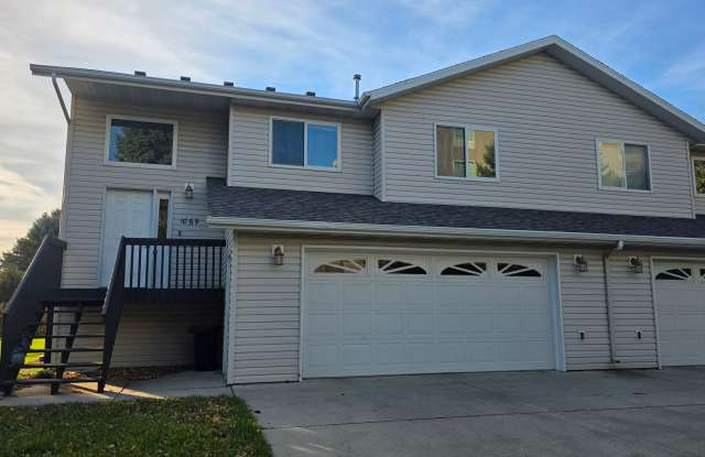 Furnished 2 Bedroom Home by I-94  Hwy 83 photos photos