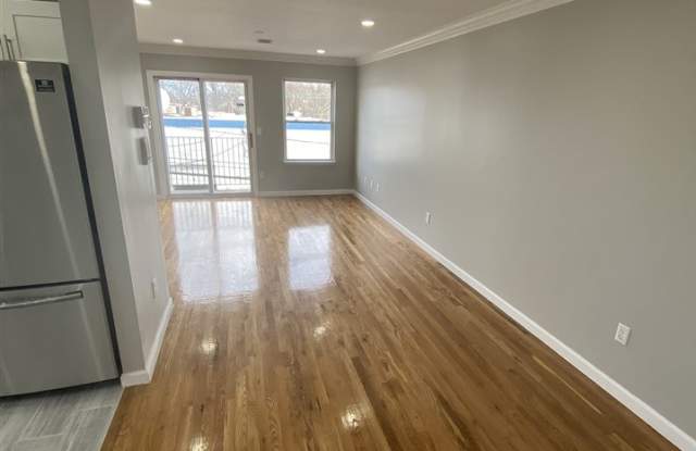 179 ROOSEVELT AVE Gallery 2