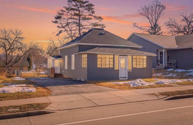 Beautiful, Remodeled Onalaska HOME for Rent! photos photos