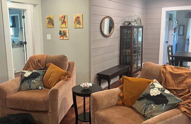 1100 E Franklin Street Gallery 4