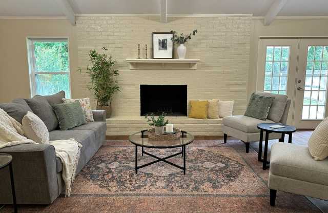 Updated 4 Bedroom Corner Lot in Woodway photos photos