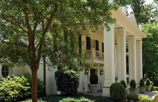 430 OAKMONT Circle SE Gallery 2