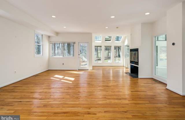 6808 BRADLEY BOULEVARD Gallery 4