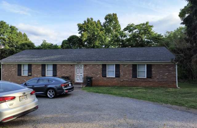 2437 Old Forest Road - B - 2437 Old Forest Road, Lynchburg, VA 24501