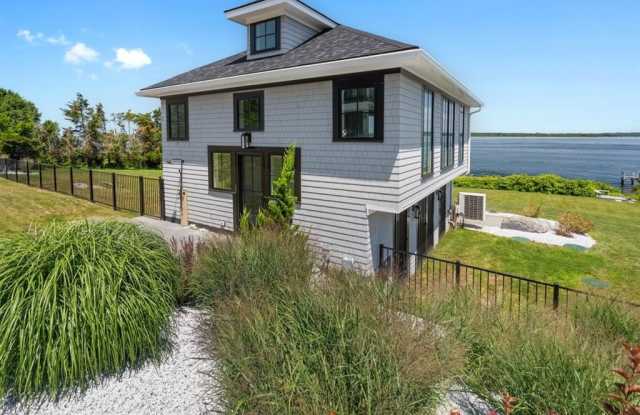 1058 East Shore Road Gallery 2