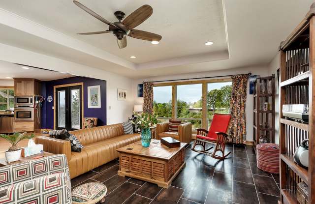 Large 4 bedroom home with Garage - ALL UTILITIES INCLUDED Gallery 4
