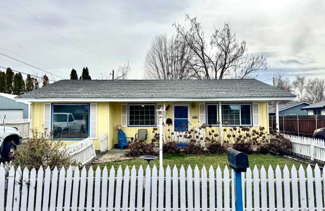 Occupied, do not disturb tenants. Large 3 br 1 ba charming home photos photos