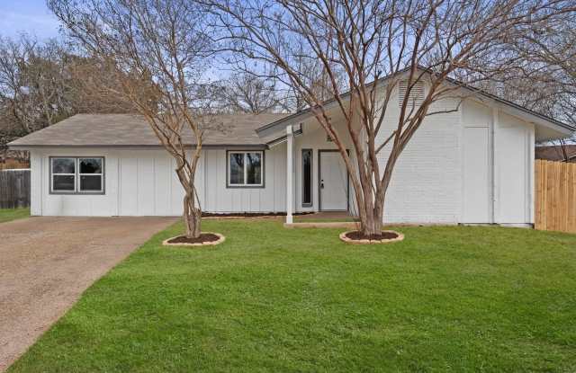1112 Village Green Dr photos photos