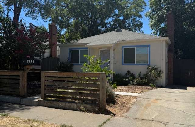 4 bedroom / 2 bathroom + Detached ADU | Single family home in Tahoe Park Gallery 2