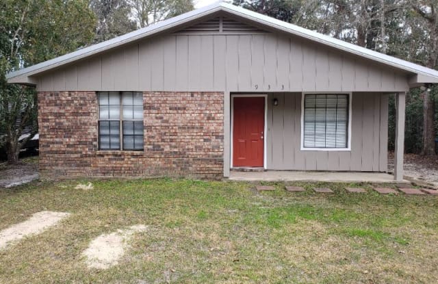 933 E 24th Ave - on the "Island" - 933 East 24th Avenue, Gulf Shores, AL 36542
