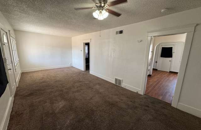 Adorable 2 Bedroom House in Selma Gallery 3