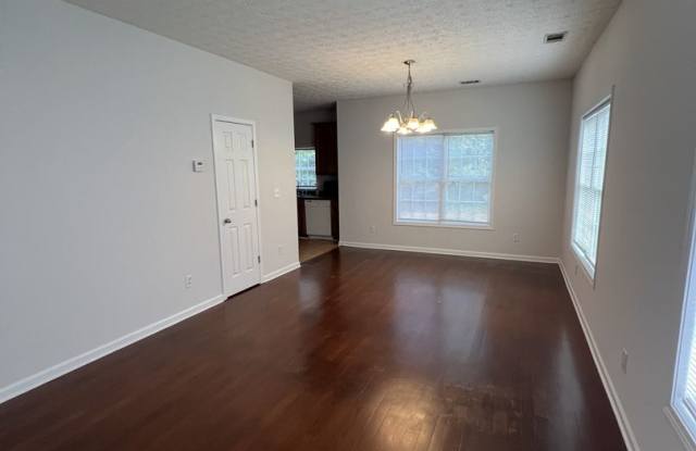 390 HAWTHORNE EXT l 3 BED, 2 BATH Gallery 3
