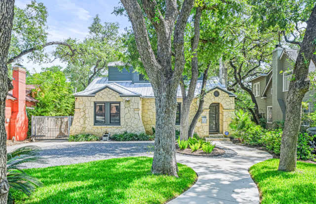 RENOVATED 5-BEDROOM HOME IN ALAMO HEIGHTS Gallery 3