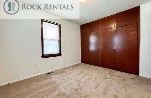 PRICE REDUCED! 2 Bed 1 Bath House with Garage Gallery 4