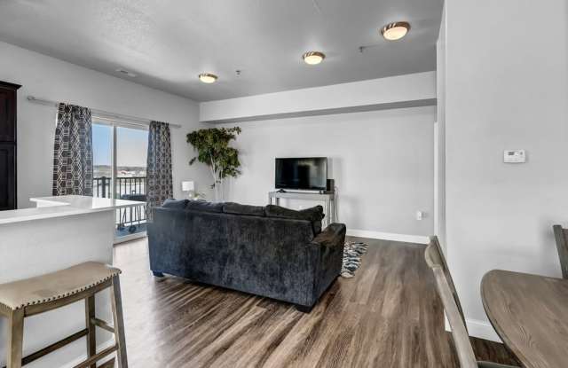 Legacy Condos - Waverly Gallery 4