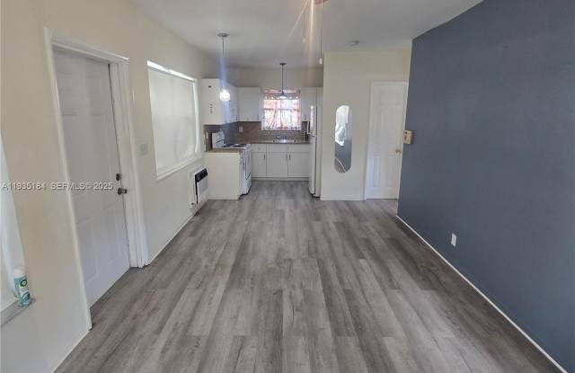 108 SE 10th Ave photos photos