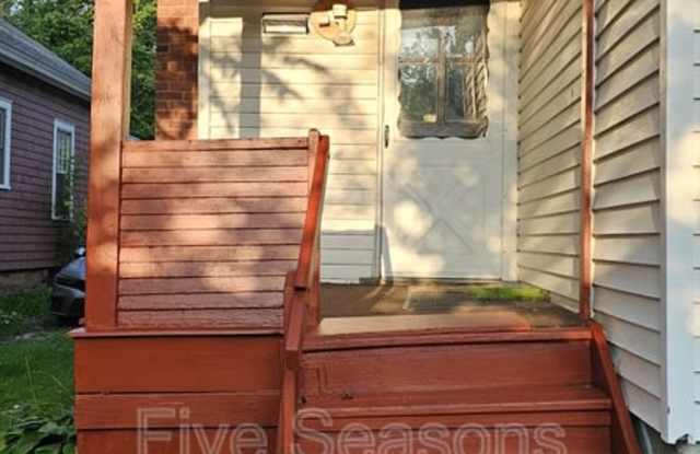 205 North Willard Street - 2 photos photos
