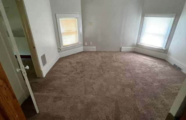 Large 4 bedroom house east of campus for August 2027 move-in Gallery 4
