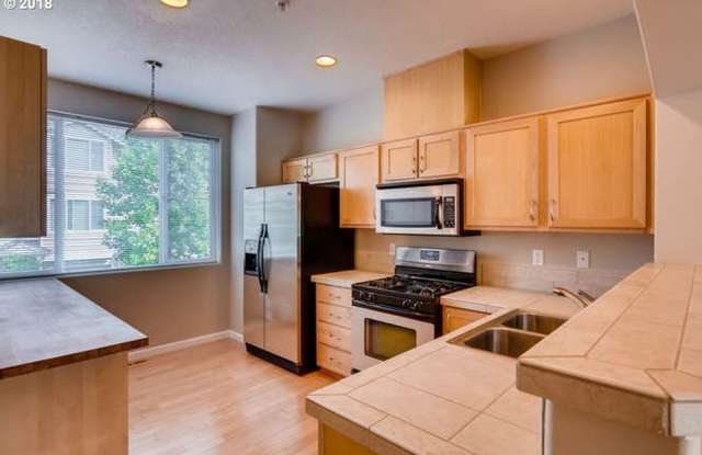 Beautiful Townhome Available in the Progress Ridge Subdivision in Beaverton - $500 MOVE IN SPECIAL! photos photos