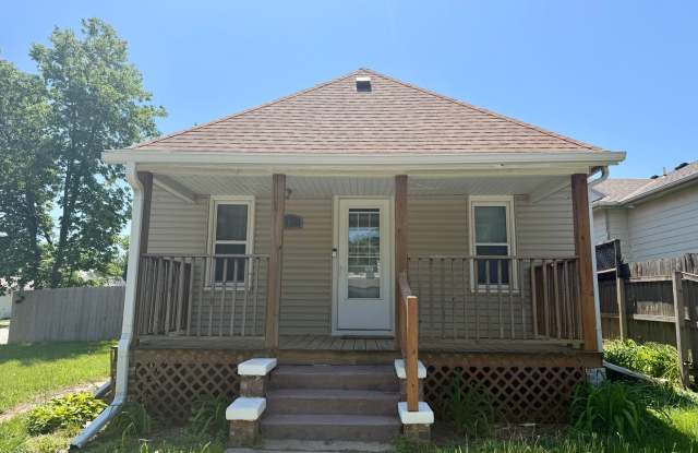 Centrally located 2 bedroom 1 bath house photos photos