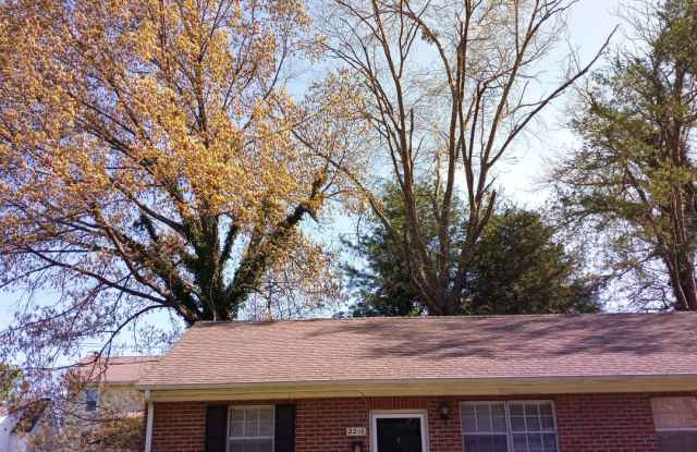 Lovely Two Bedroom One Bathroom Brick Duplex - 2216 Early Street, Lynchburg, VA 24503