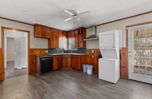 3817 Parkwood Street - A Gallery 4