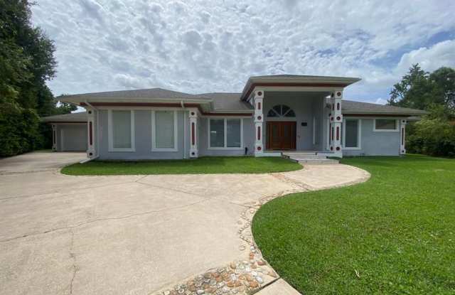Spacious 3/2 with In-Law Suite photos photos