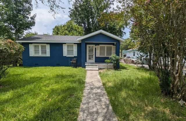 Charming 3-Bedroom Home in Carver Village Gallery 3