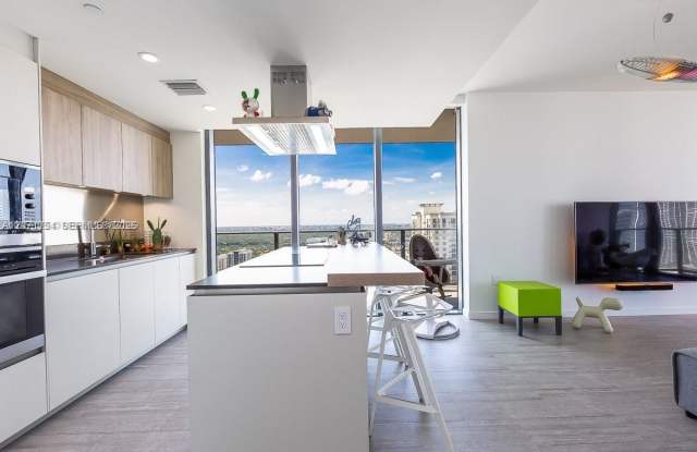 1000 Brickell Avenue Gallery 2