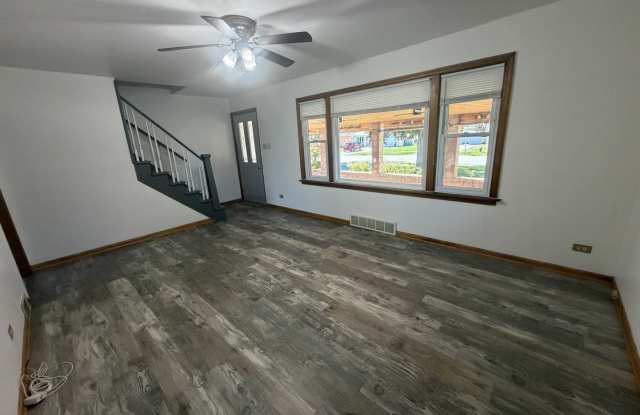 11407 S Avon Avenue Gallery 3